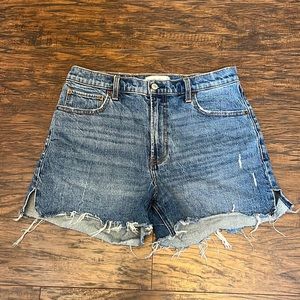 NOT FOR SALE ON HOLD Abercrombie & Fitch High Rise 4” Denim Short